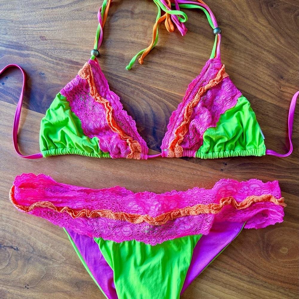 Beach Bunny California OG Lady Lace Bikini in Lime🔥🔥🔥 - Picture 3 of 6
